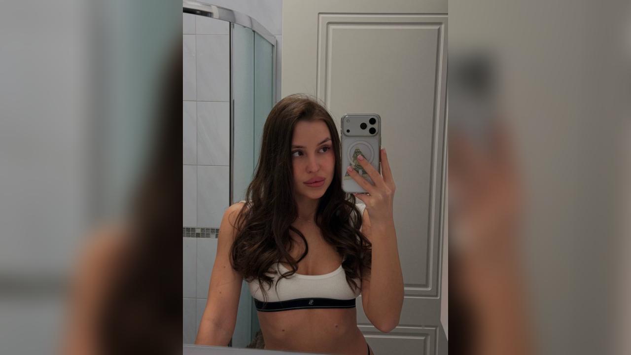 Webcam chat profile for Layra: Ask about my Hobbies