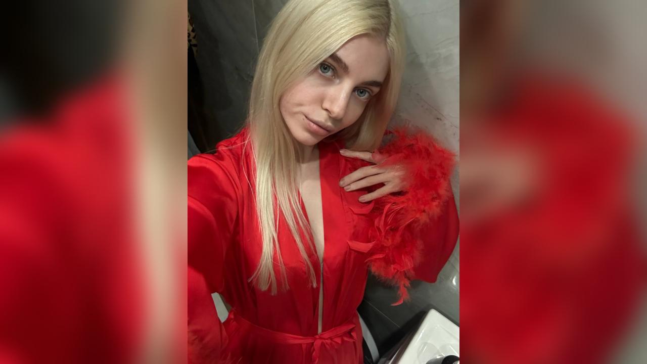 Webcam chat profile for Elunor