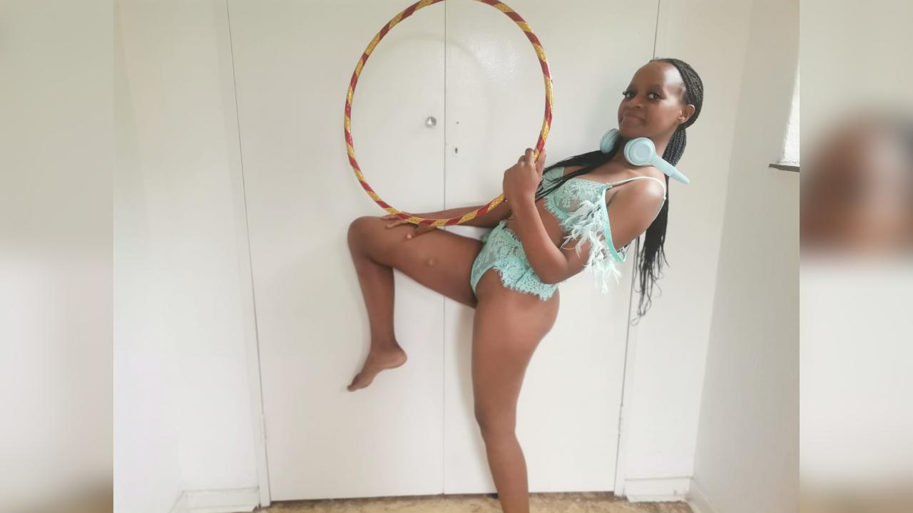 Webcam chat profile for YoungFlirty18: Bondage & discipline