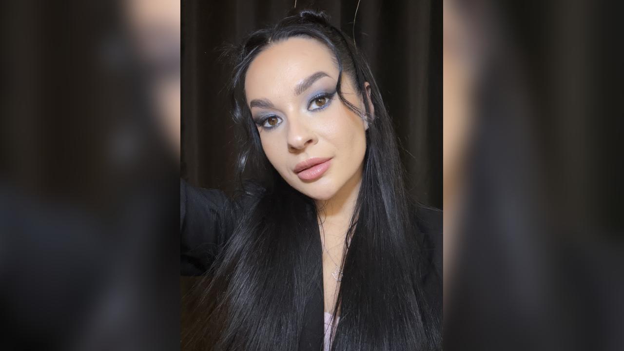 Webcam chat profile for WildBerry: Conversation