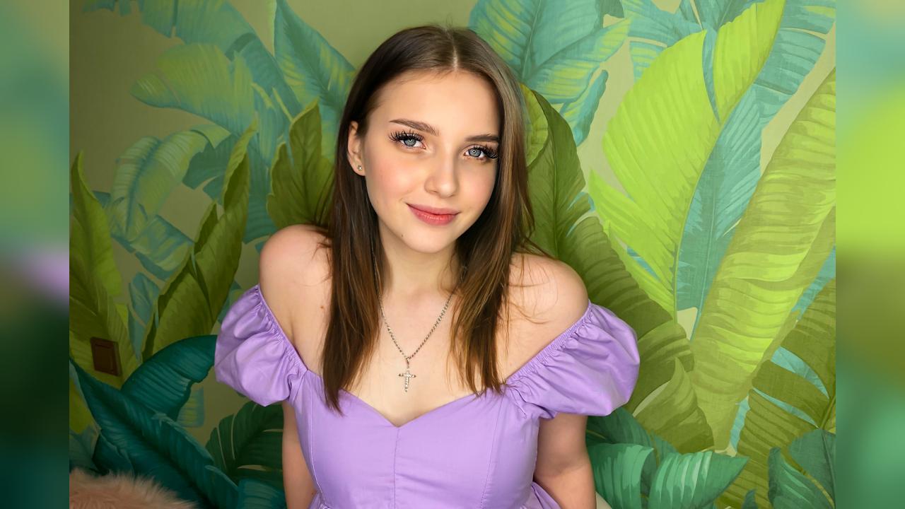 Webcam chat profile for FibieO72: Leather