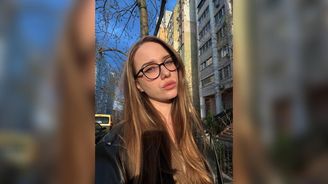 Webcam chat profile for Virelia: Conversation