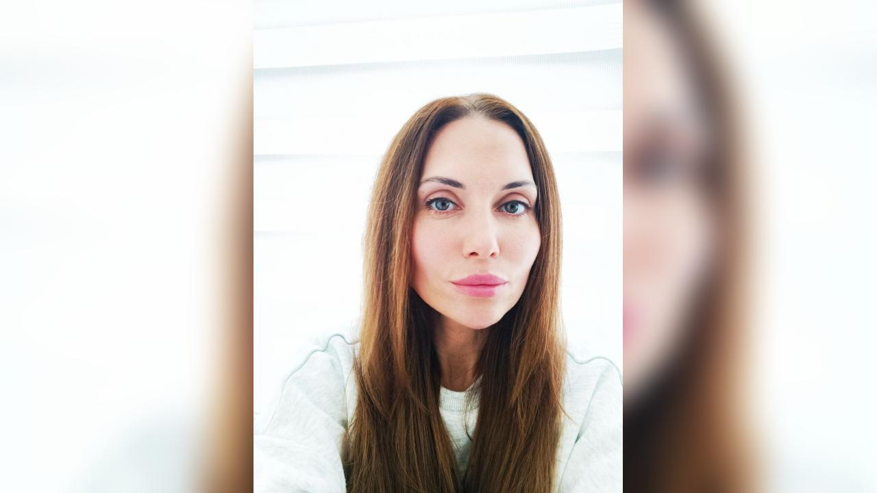 Webcam chat profile for LioraMind: Outfits