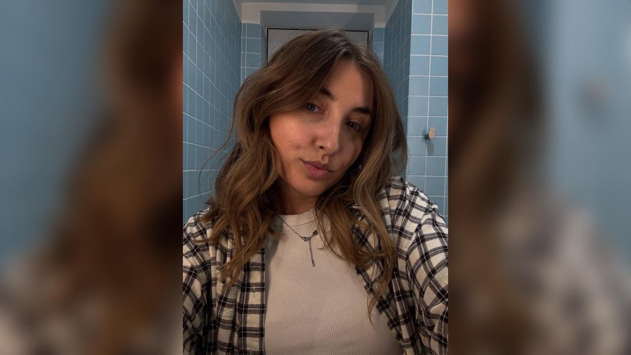 Webcam chat profile for LovelyAura