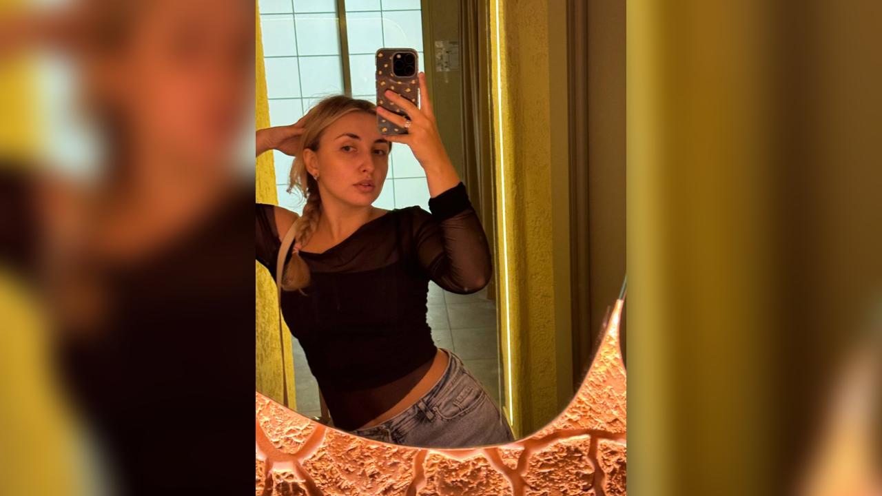 Webcam chat profile for LovelyAura