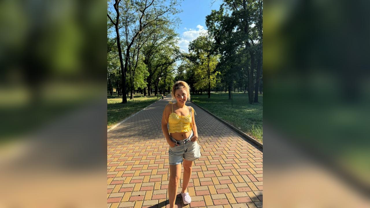 Webcam chat profile for LovelyAura