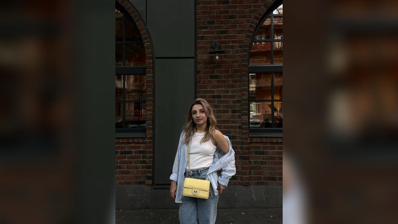 Webcam chat profile for LovelyAura