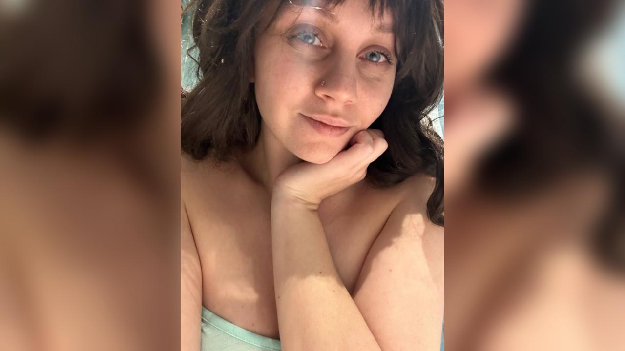 Webcam chat profile for 1Arina: Ask about my Hobbies