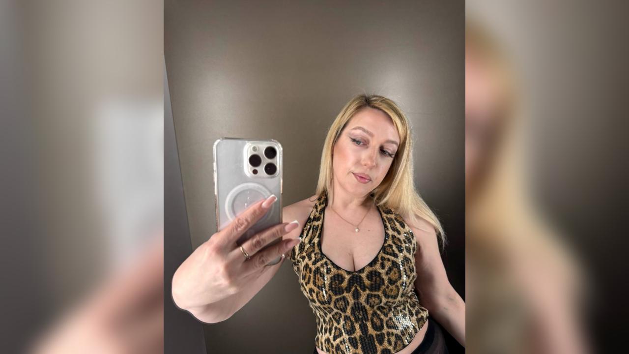 Webcam chat profile for Britni: Ask about my Hobbies