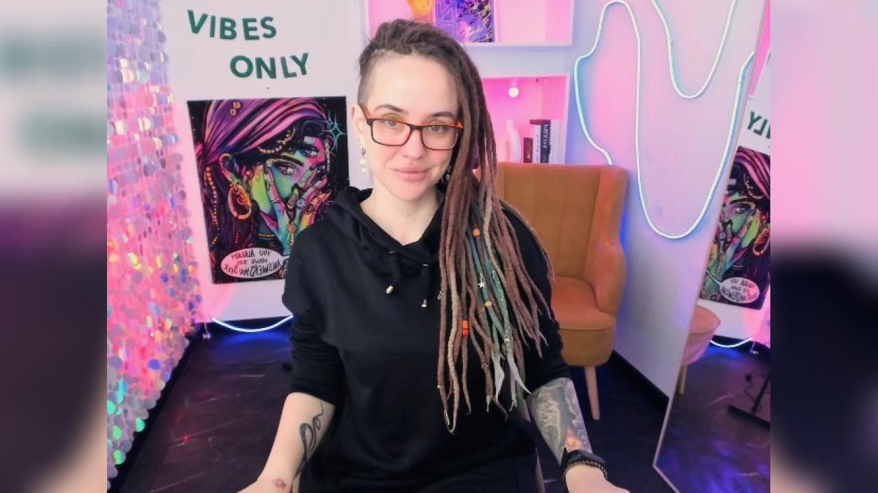 Webcam chat profile for LisaFoxy: Legs, feet & shoes