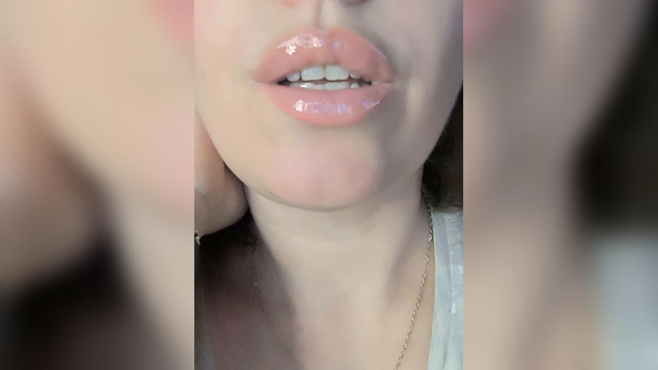 Webcam chat profile for SweetFlower: Legs, feet & shoes