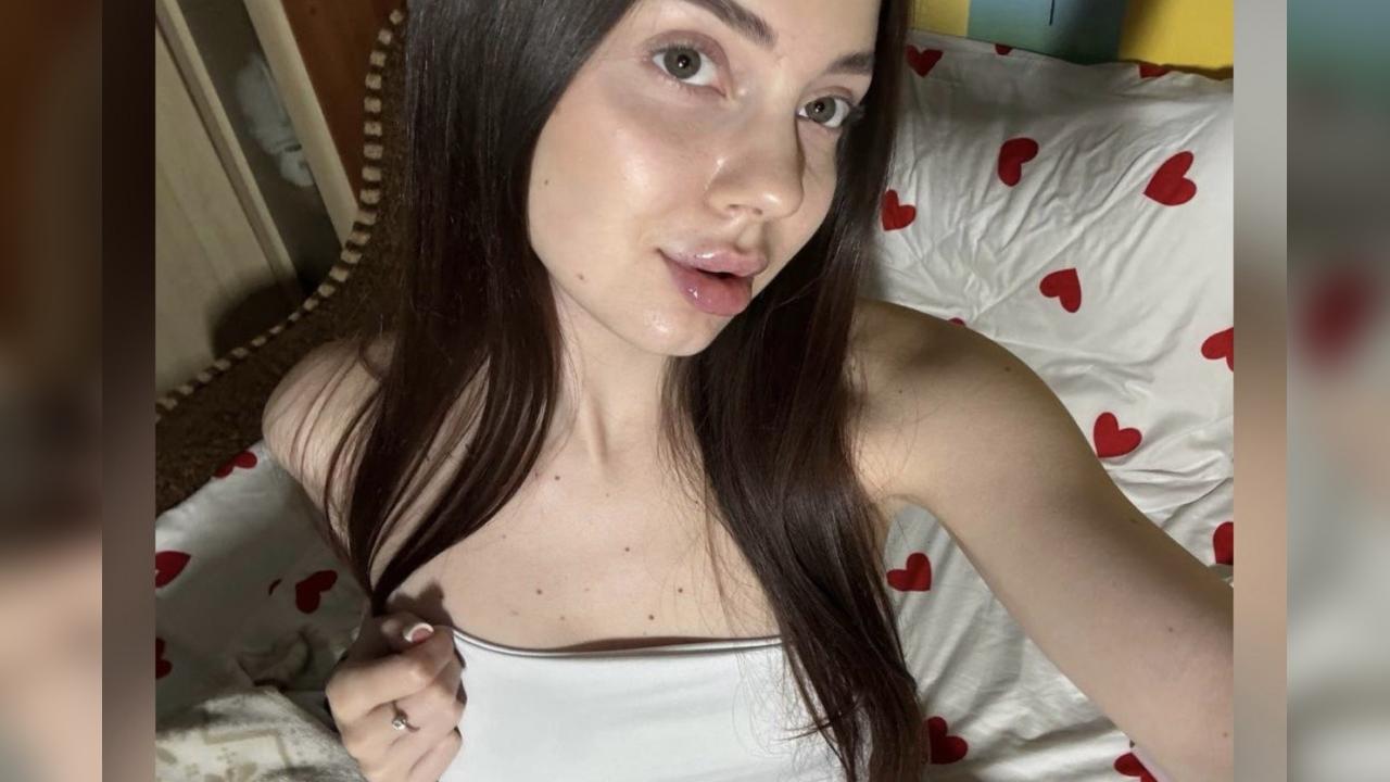 Webcam chat profile for 1Doll