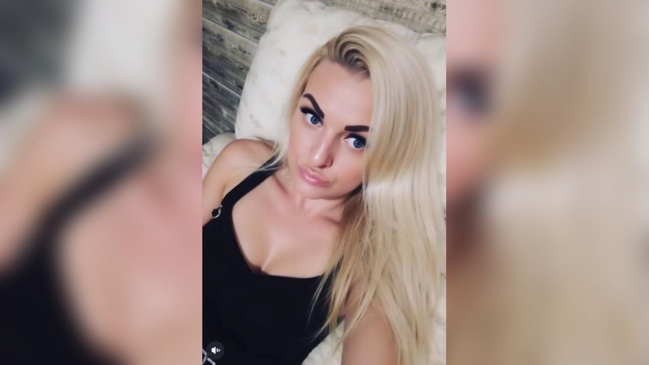 Webcam chat profile for Mariva: Ask about my Hobbies