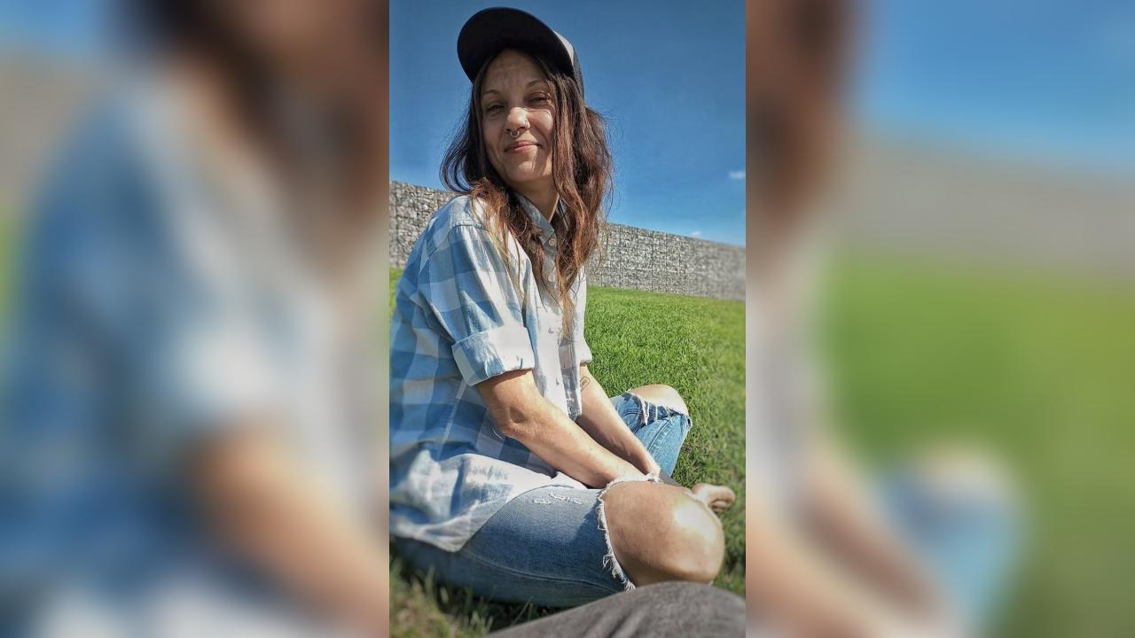 Webcam chat profile for loladan