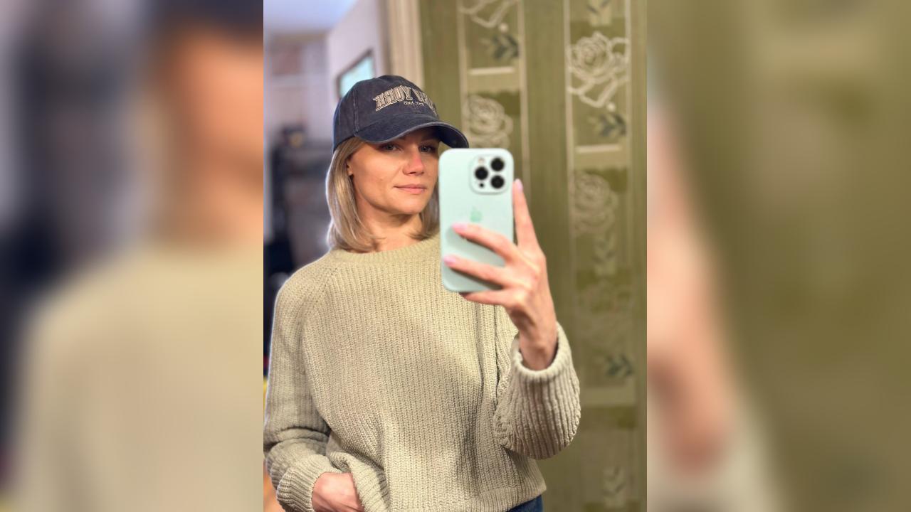 Webcam chat profile for FlirtyMood