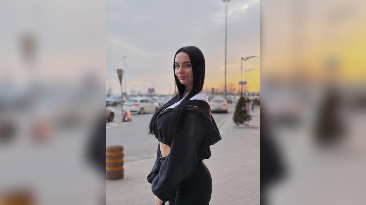 Webcam chat profile for MissYourKiss: Cooking