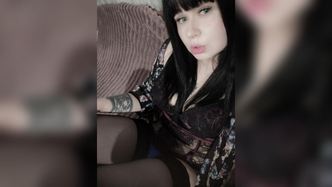 Webcam chat profile for LollyVee