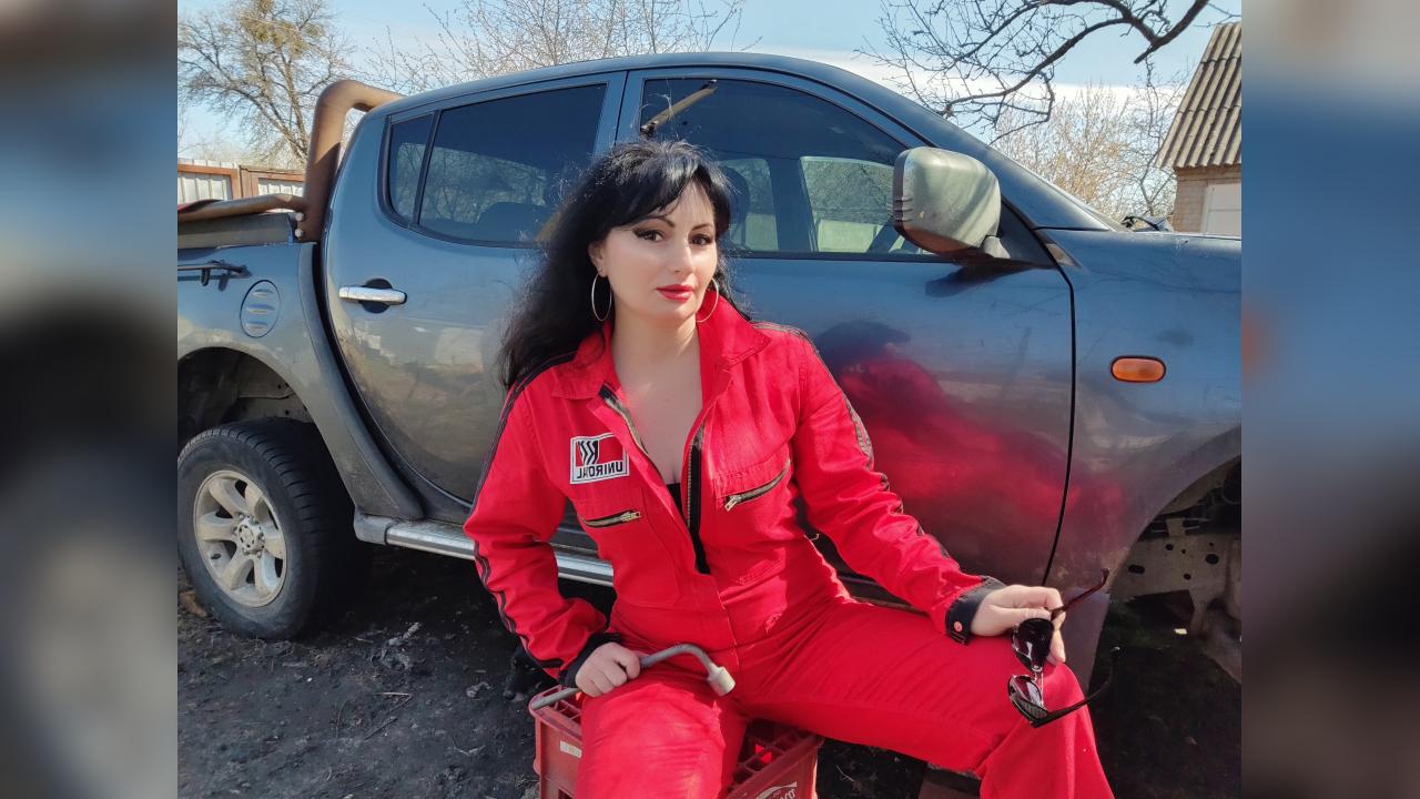 Webcam chat profile for Izida: Humor