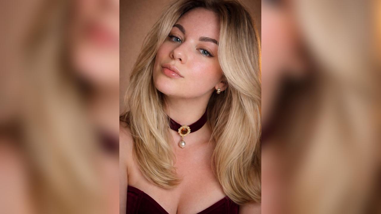 Webcam chat profile for SugarBlonde: Travel