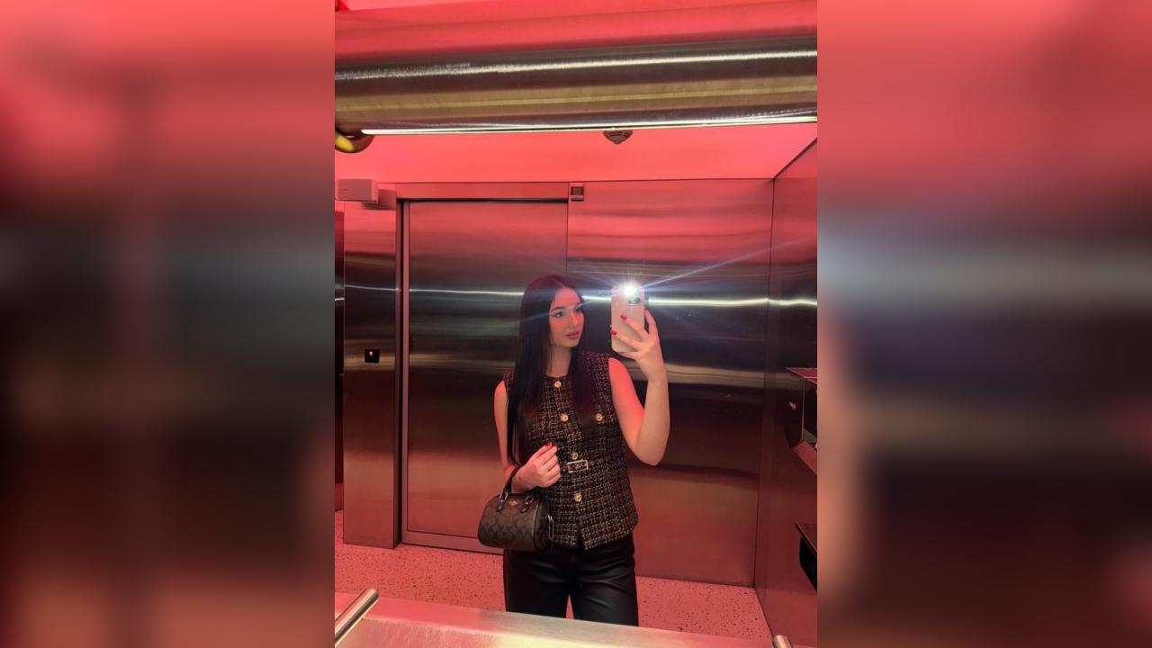 Webcam chat profile for Sweetheart: Travel