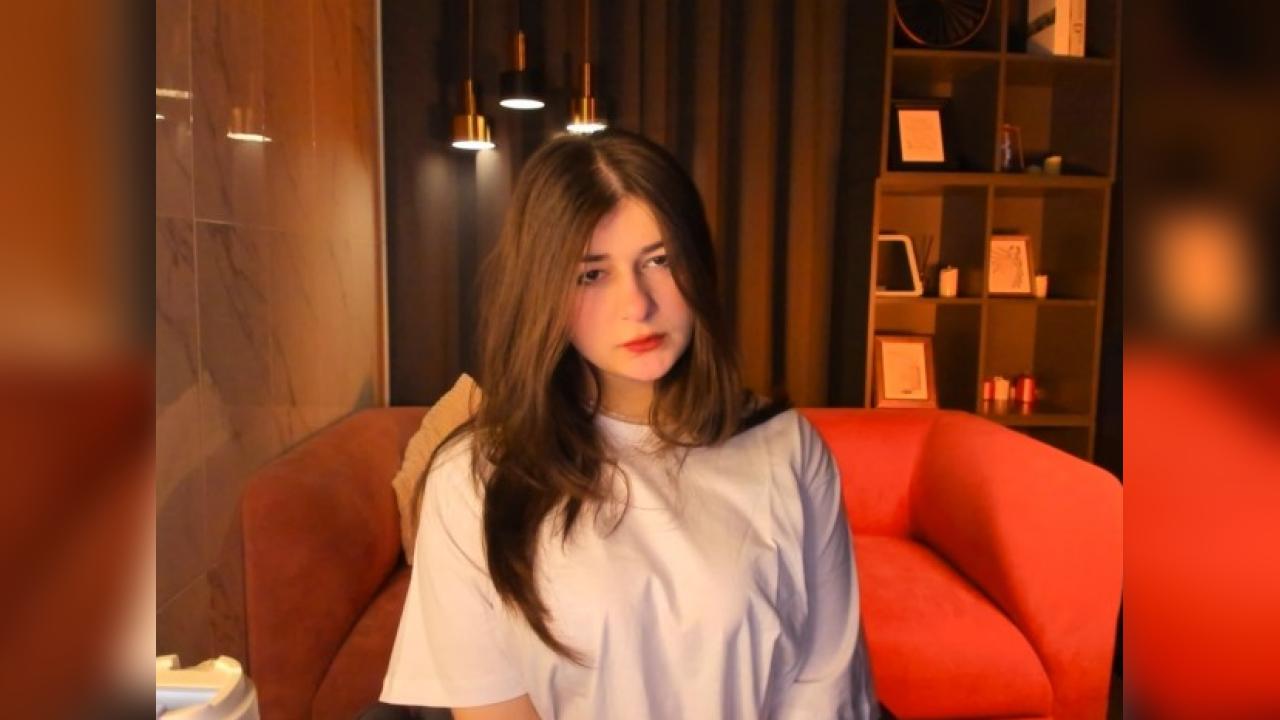 Webcam chat profile for HaniaWish: Legs, feet & shoes