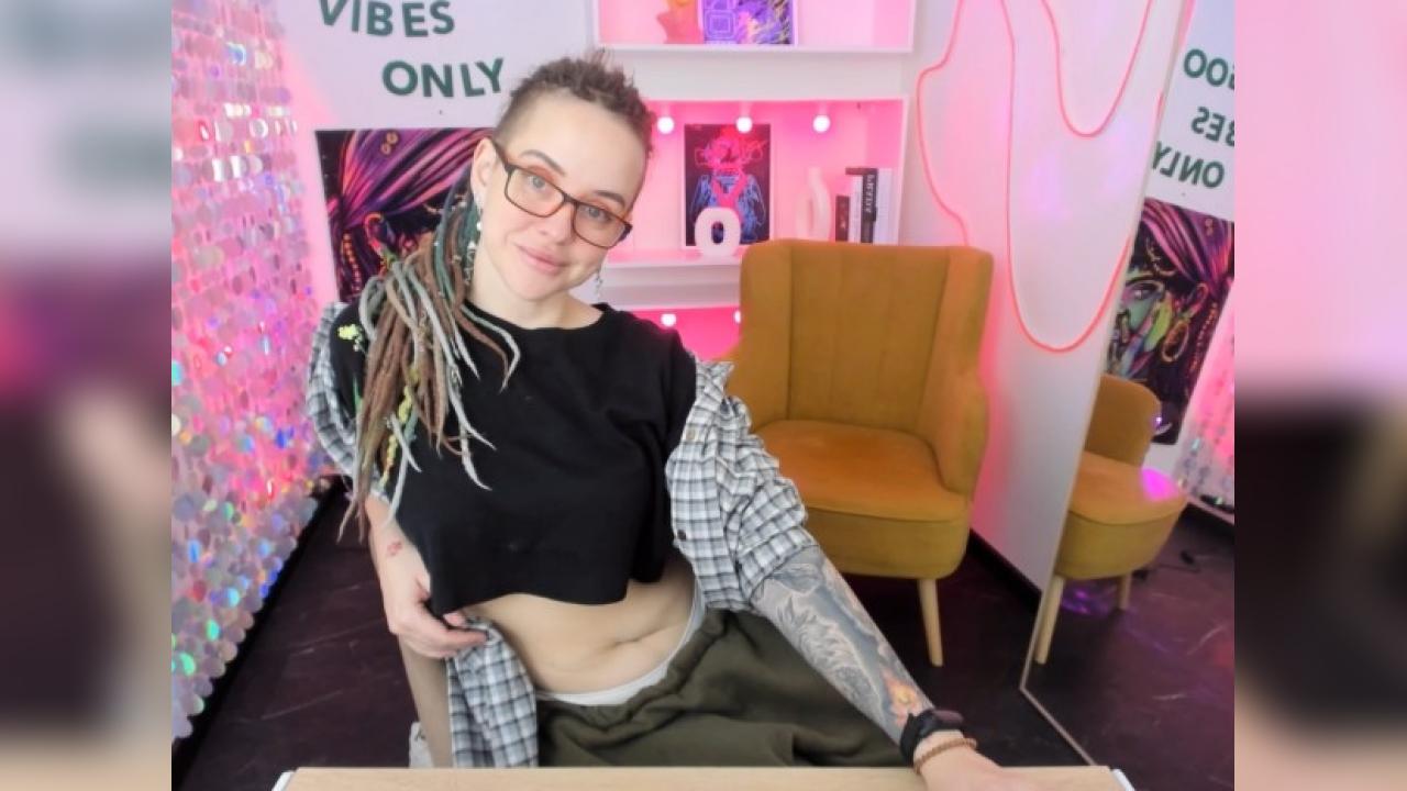 Webcam chat profile for LisaFoxy: Legs, feet & shoes