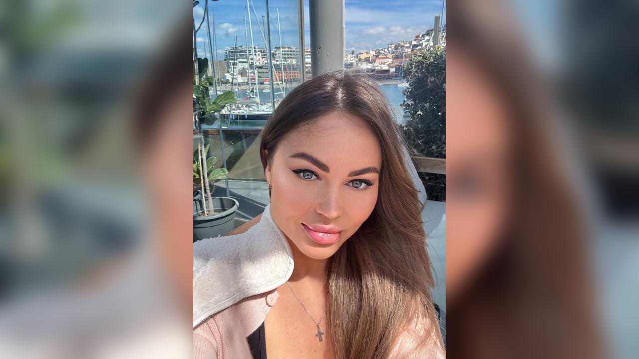 Webcam chat profile for Lyvra: Ask about my Hobbies