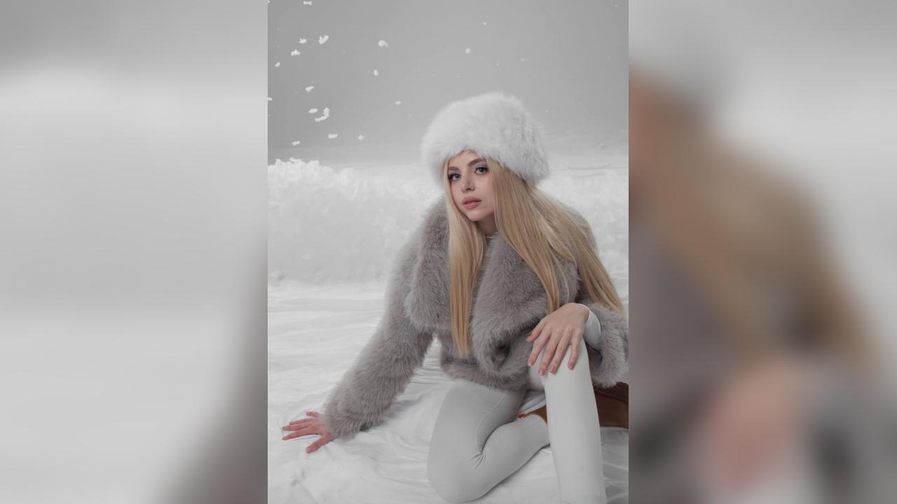 Webcam chat profile for Joliee: Ask about my Hobbies