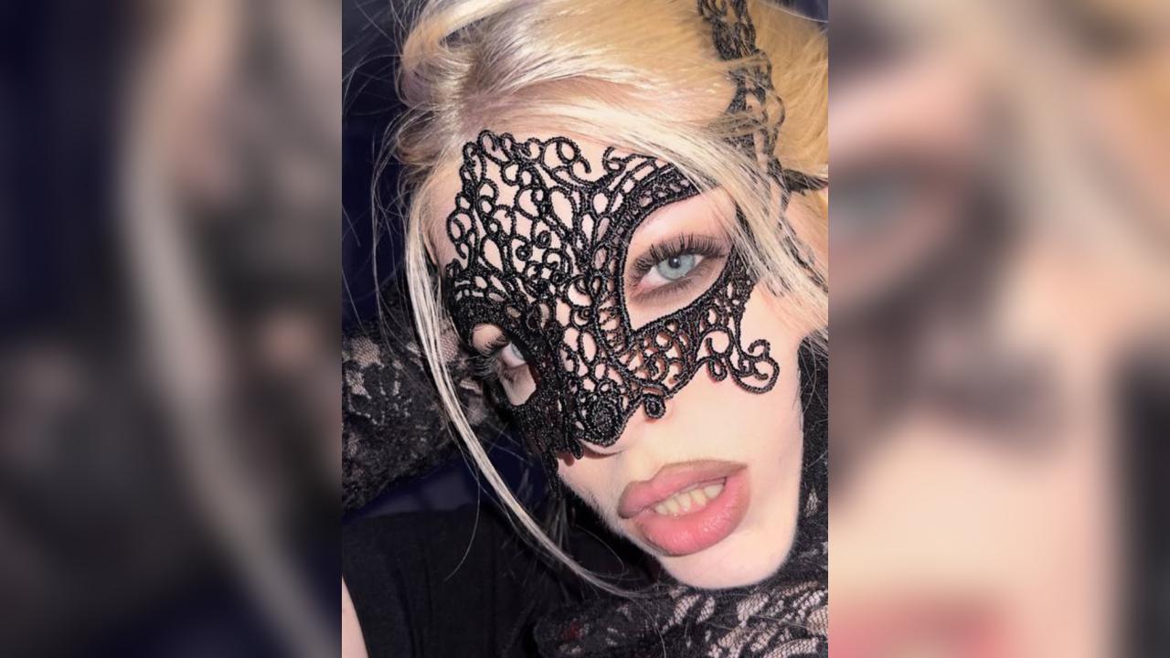 Webcam chat profile for Joliee: Ask about my Hobbies