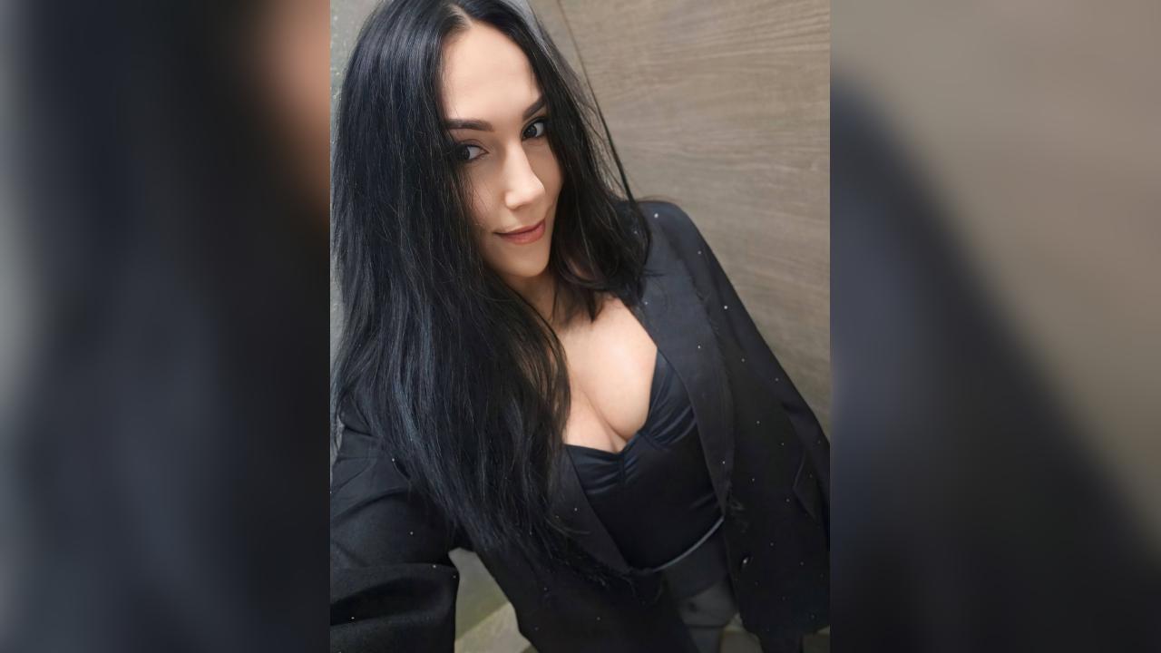 Webcam chat profile for Melan1e: Outfits