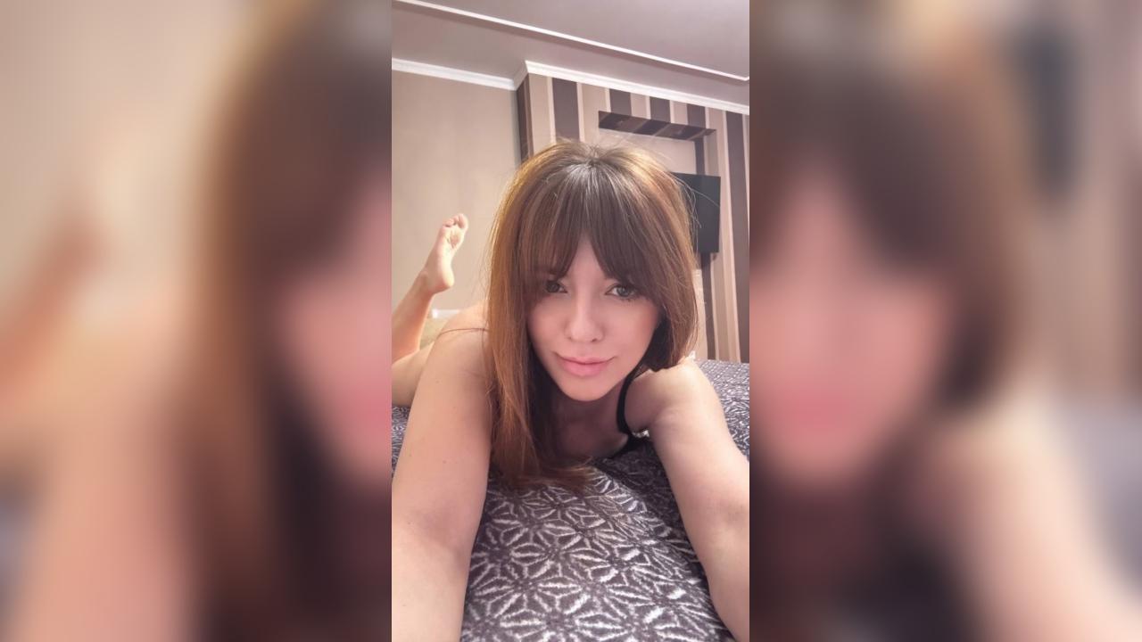 Webcam chat profile for MagicEva: Ask about my Hobbies