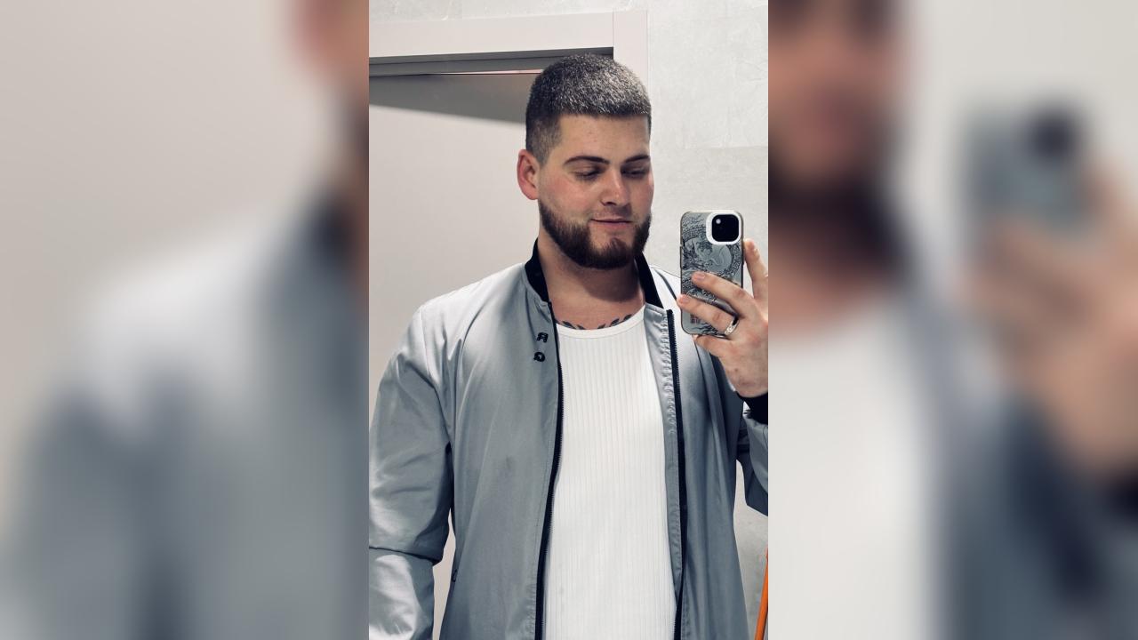 Webcam chat profile for BigBoy772: Legs, feet & shoes