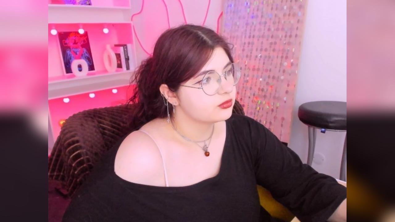 Webcam chat profile for SienaWest: Legs, feet & shoes