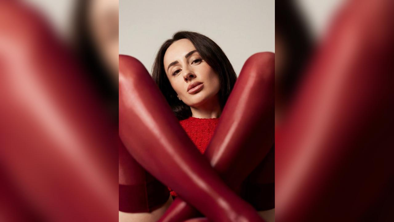 Webcam chat profile for MidnightGrace: Travel