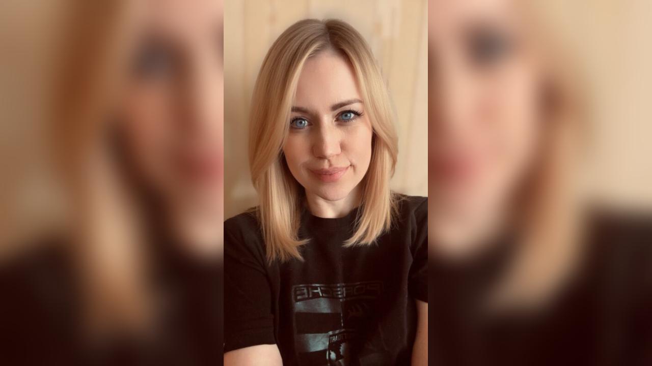 Webcam chat profile for LadyElyaWhisp: Books/Reading