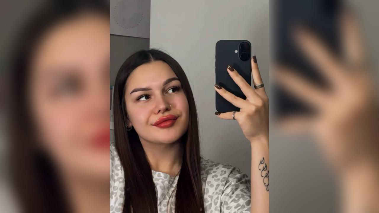 Webcam chat profile for EleanorFlower: Legs, feet & shoes