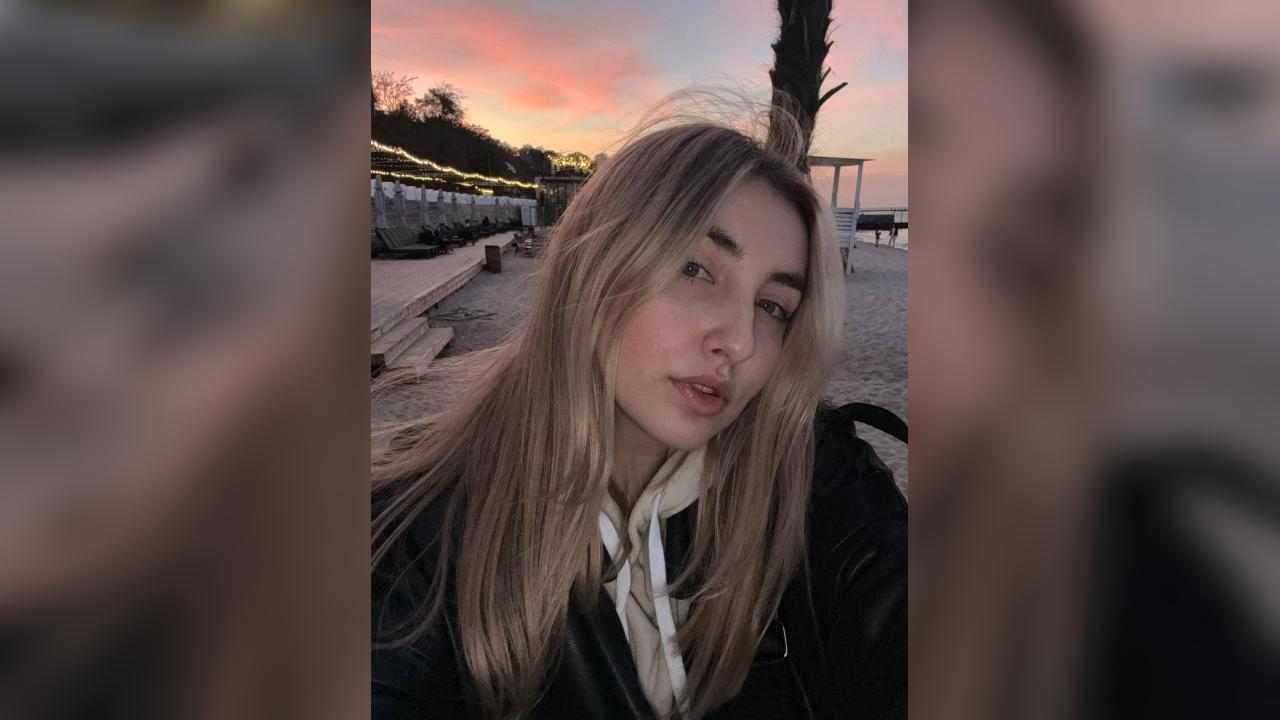 Webcam chat profile for LovelyAura