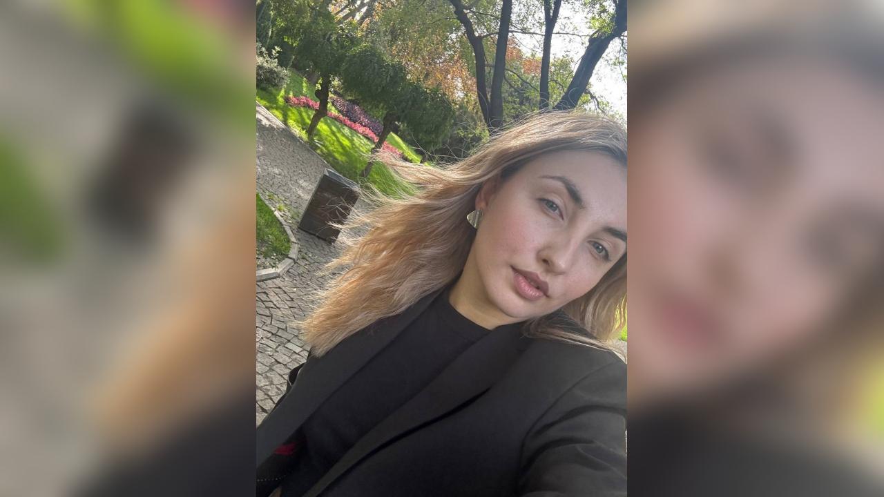 Webcam chat profile for LovelyAura