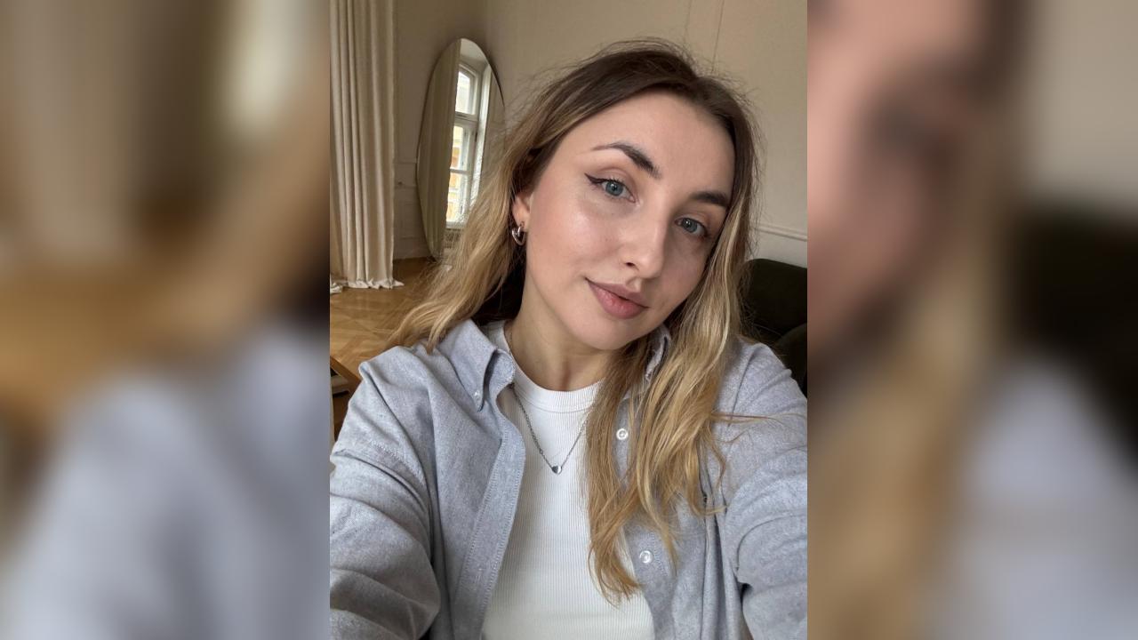 Webcam chat profile for LovelyAura