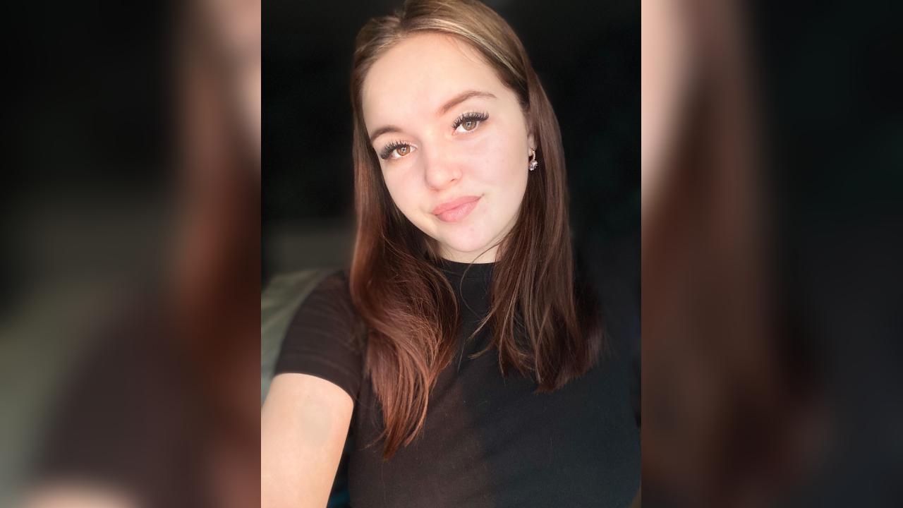 Webcam chat profile for MilkBabyHot: Legs, feet & shoes