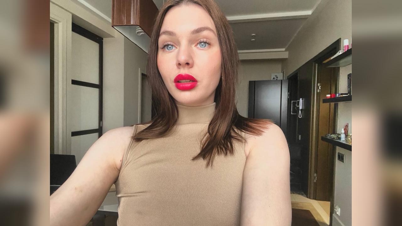 Webcam chat profile for Cuddliesa: Legs, feet & shoes