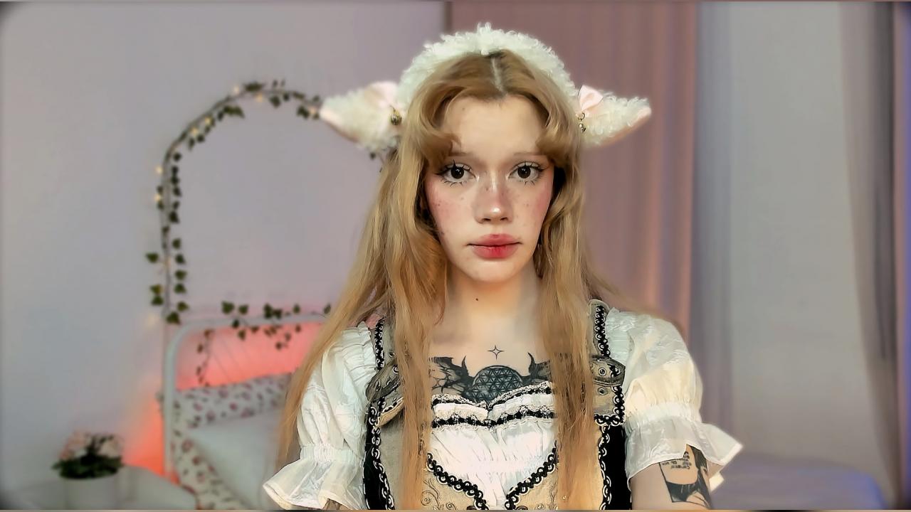 Webcam chat profile for SweetMell: Leather