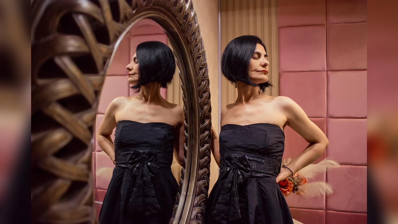 Webcam chat profile for KalystaSwiss: Legs, feet & shoes