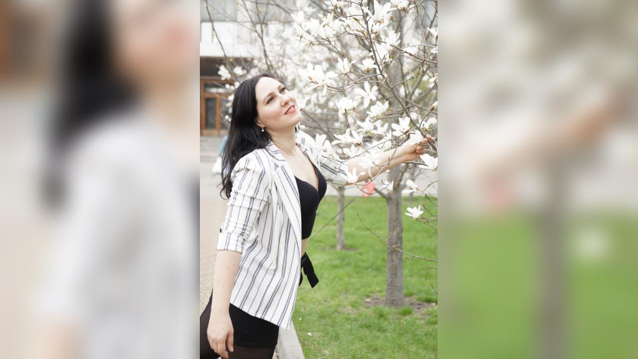 Webcam chat profile for OliviaWarm: Dancing