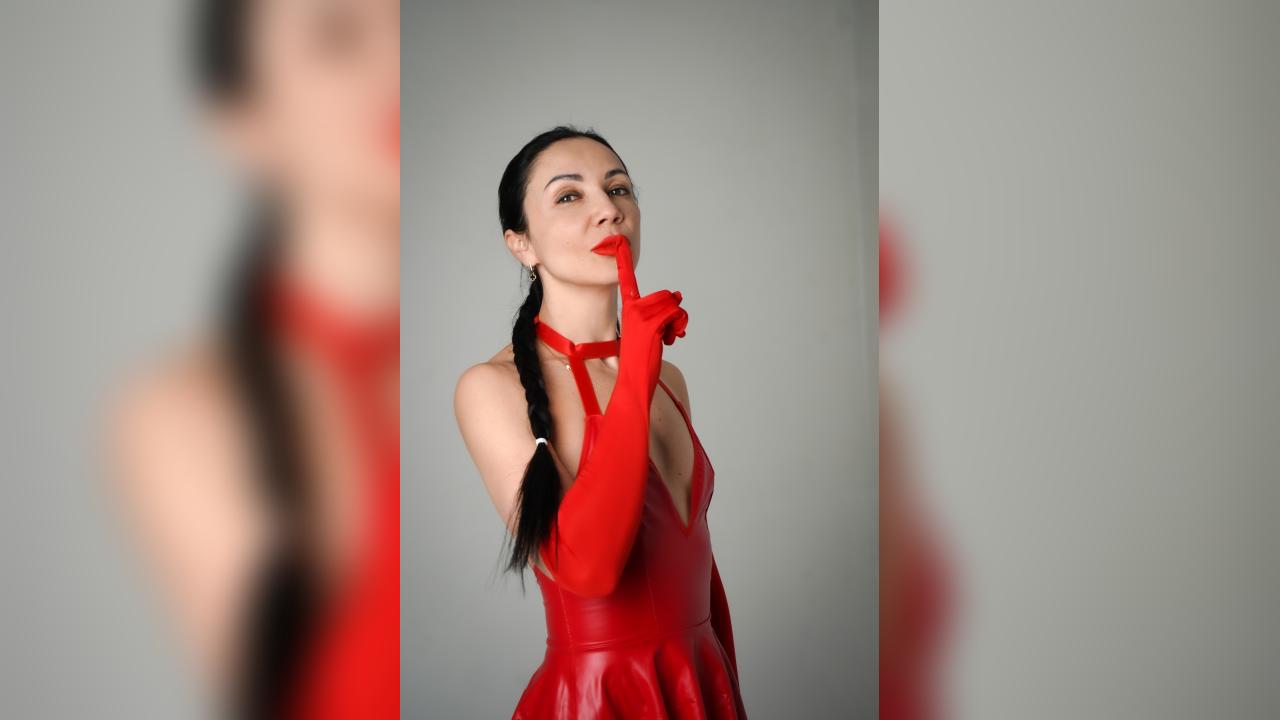 Webcam chat profile for Sweetie85: Bondage & discipline