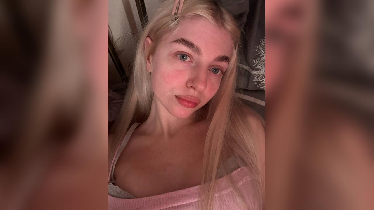 Webcam chat profile for Joliee: Ask about my Hobbies