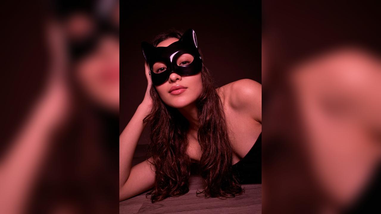 Webcam chat profile for AnnCute: Leather