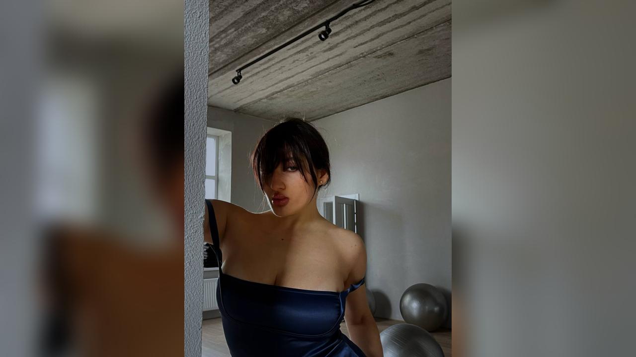 Webcam chat profile for sexy0and018hot