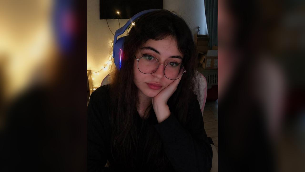 Webcam chat profile for Cyrina: Ask about my Hobbies