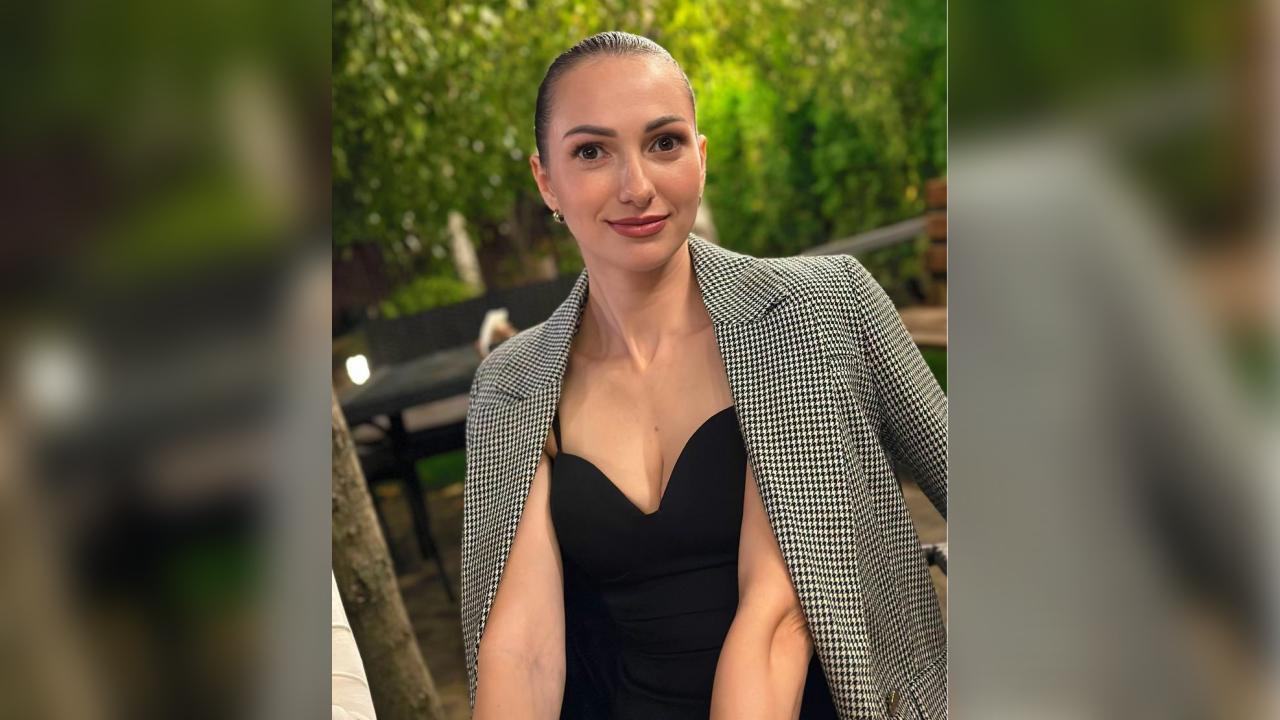 Webcam chat profile for MiraeBell: Outfits